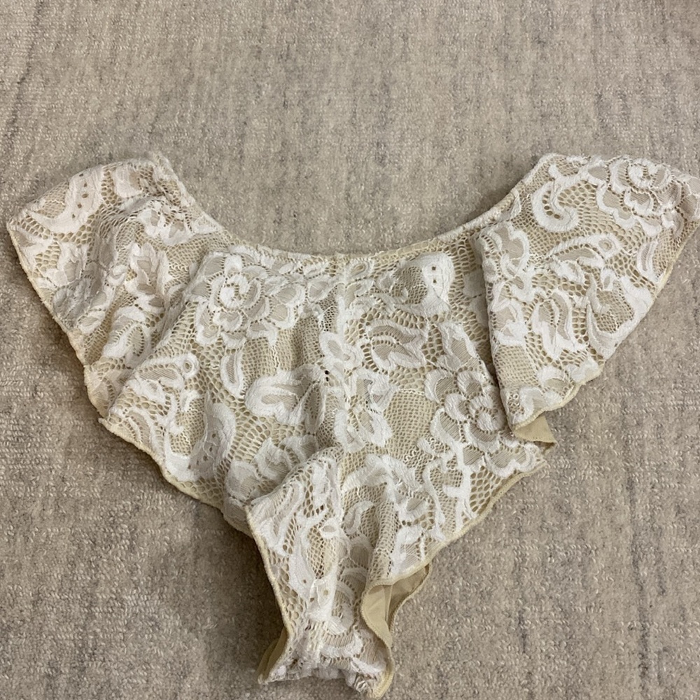 It’s Now Cool Women’s White and Beige Eyelet Bikini Bottom. Size XS. New! - Picture 4 of 4